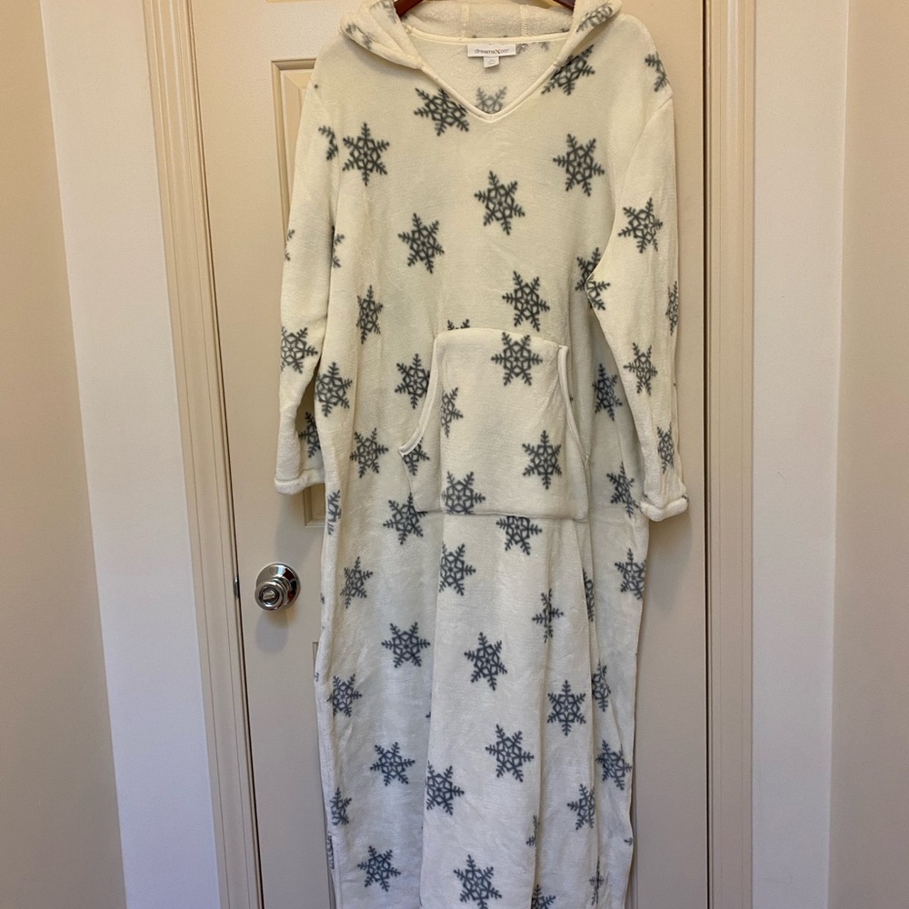 Dreams & Co. Cream Hooded Blanket Robe